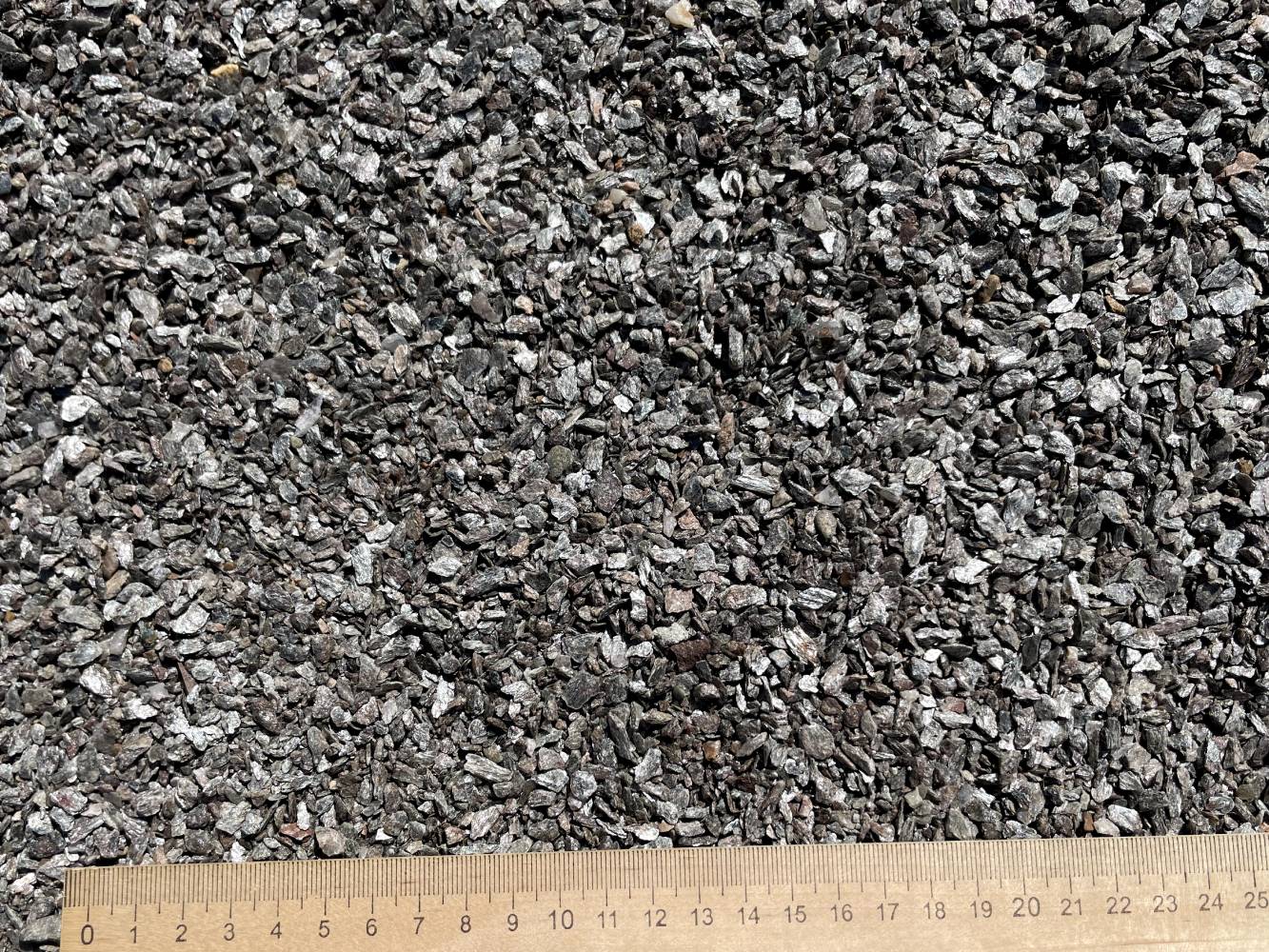 slanets-grey-3-5-mm-1 Крошка сланец серебряная фракция 2-5 мм